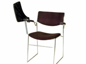Poltroncina imbottita con tavoletta